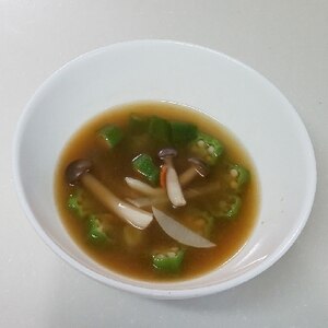 オクラとしめじと野菜のお味噌汁